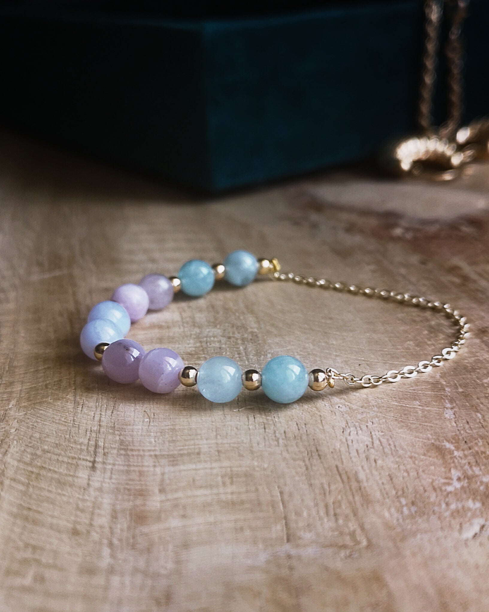 Bracelet Fèlis Doré - Kunzite, Aigue marine & Calcédoine bleue